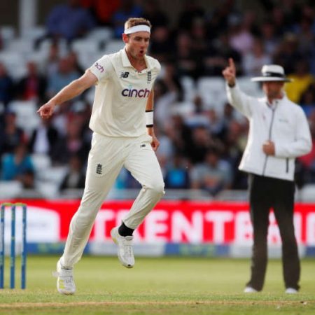 England bowler Stuart Broad suffers calf strain during the warm-up & might miss the 2nd Test between England and India at the Lord’s