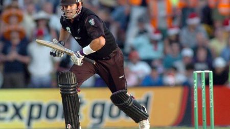 New Zealand cricket all-rounder Chris Cairns on life support in Australia after collapsing with a heart problem