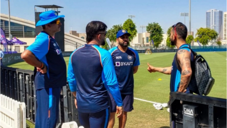 MS Dhoni and Indian think-tank come together for a discussion ahead of Australia clash: T20 World Cup 2021