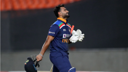 Aakash Chopra- “Rishabh Pant is batting like a top-order batter” in T20 World Cup 2021