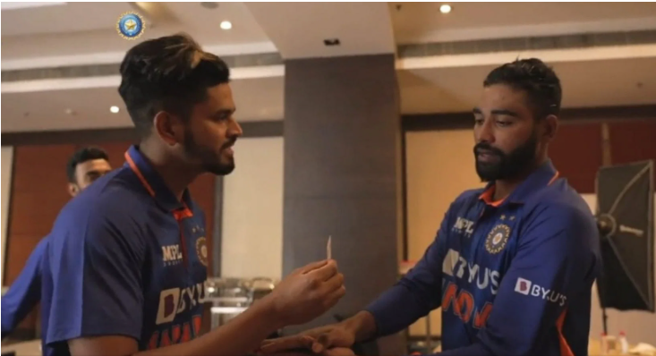 Shreyas Iyer bamboozles Mohammed Siraj with his magic trick after IND vs NZ 2021 series