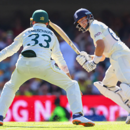Joe Root and Dawid Malan batted through the final session in England’s Fightback 1st Ashes Test