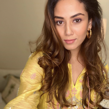 Shaping and firming face massage DIY by Mira Kapoor