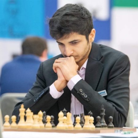 Vidit Gujrathi is tied for third place with Richard Rapport; Magnus Carlsen is in first place.