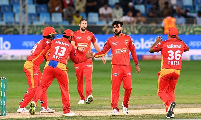 PSL: Islamabad United wins a nail-biter against Karachi Kings.