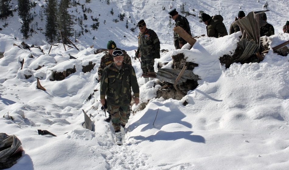 Avalanche in Arunachal Pradesh, seven servicemen are being rescued.