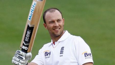 Previous England batsman Jonathan Trott has been designated as a partner coach for Warwickshire Province.