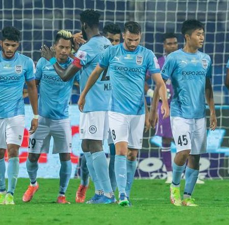 Mumbai City returned to the top four with a 1-0 victory over SC East Bengal.