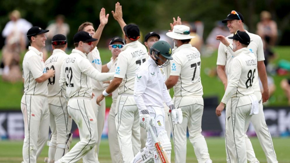 New Zealand defeats South-Africa by an innings and 276 runs in the first test.