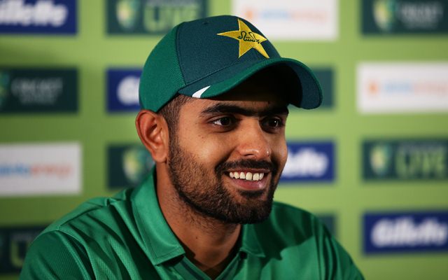 After Pakistan captain Babar Azam walks back for 196, the entire Australian team applauds him from behind.