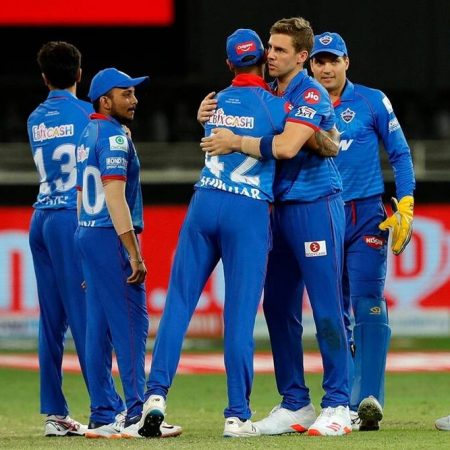 IPL 2022: Tim Seifert’s ‘Superman’ Catch Dismisses Kieron Pollard Match Between Delhi Capitals and Mumbai Indians