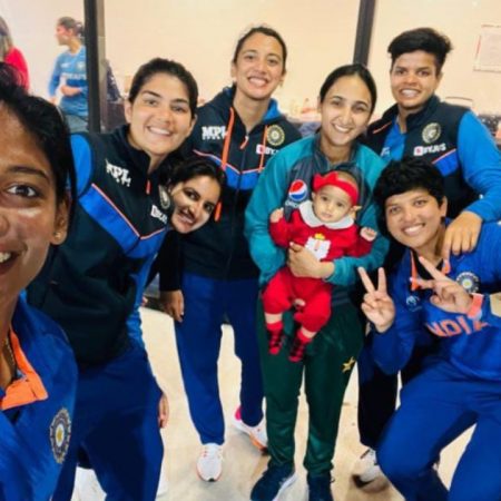 Mandhana Praises Pakistan Captain Maroof for returning to duty six months after giving birth to his child.