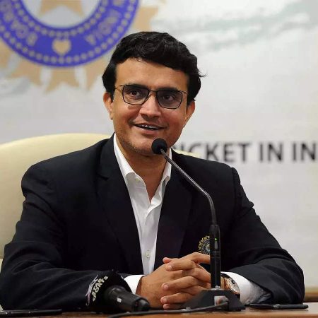 Sourav Ganguly oversteps crease and rules to sit in selection meetings