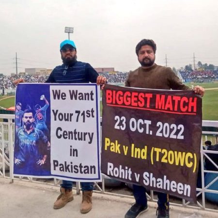 During the Rawalpindi Test, a Pakistani fan had a special message for Virat Kohli.