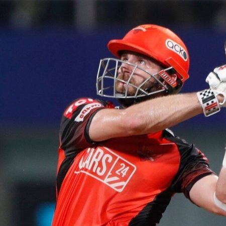 Kane Williamson and the SRH were aided by a DRS call.