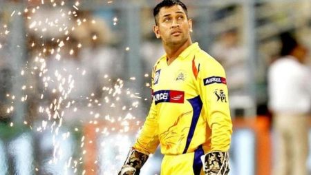 Michael Hussey recalls MS Dhoni becoming emotional during CSK’s comeback in 2018.