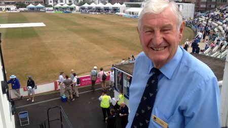Jim Parks, a former England cricketer, died at the age of 90.