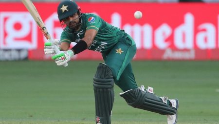 With a sarcastic example, a former Pakistan pacer relates to Babar Azam’s slow strike rate.