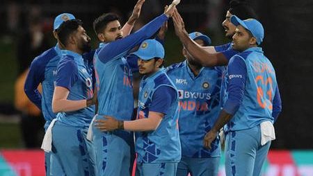 Twitter Reactions: The third Twenty20 International ended in a tie as India and New Zealand both have a DLS score of par.