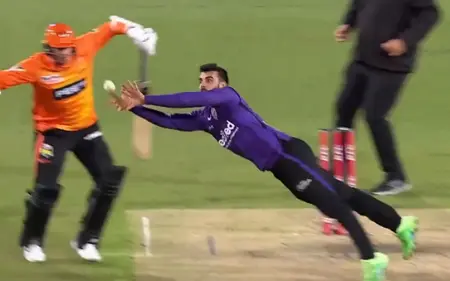 Aaron Hardie is fired by Shadab Khan’s incredible grab in the BBL 2022–23.