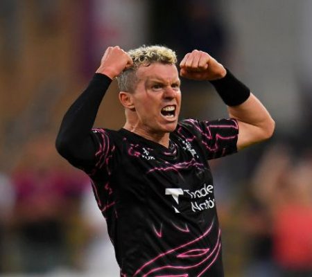 Peter Siddle bids farewell to Somerset after ‘freak accident’ cuts T20 Blast stint short