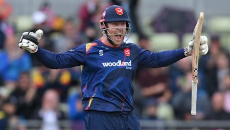 Despite T20 Blast defeat, Simon Harmer maintains his trophy goals