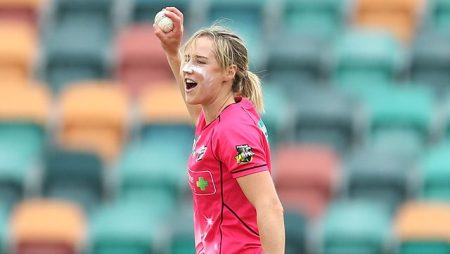 Perry re-signs with Sydney Sixers for two more seasons