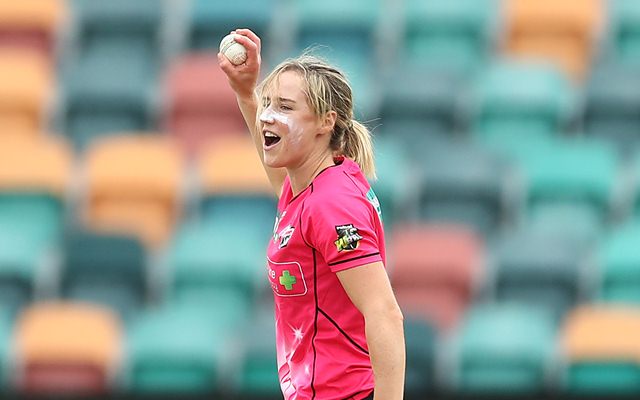 Perry re-signs with Sydney Sixers for two more seasons