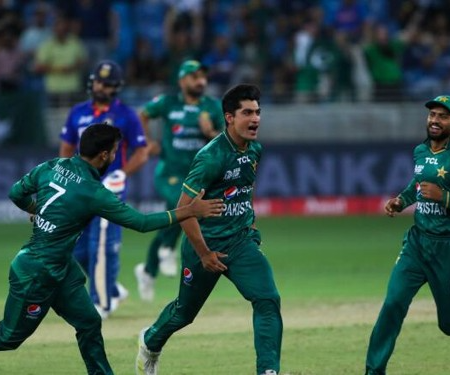 Babar Azam teases Naseem Shah’s absence from the ODI World Cup early on.