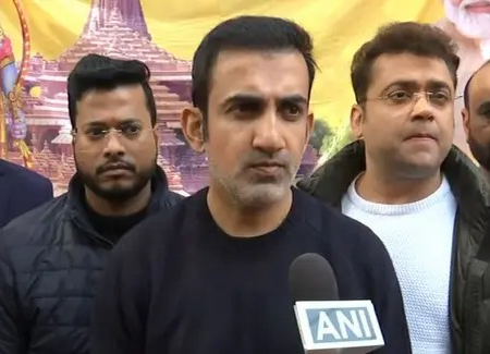 Gautam Gambhir offers sarees to sex workers on the occasion of Ram Mandir consecration.