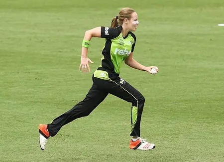 Lauren Cheatle’s cricketing journey interrupted by skin cancer